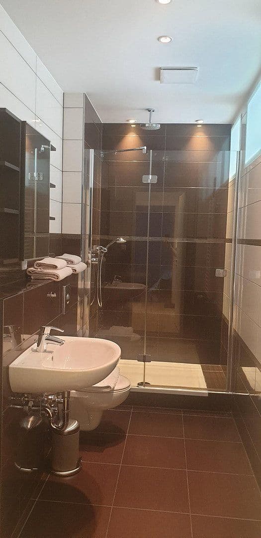 Prenájom bytu 2-izbový 50 m², Frankfurt am Main, Hesensko Prenájom bytu 2-izbový 50 m², Frankfurt am Main, Hesensko