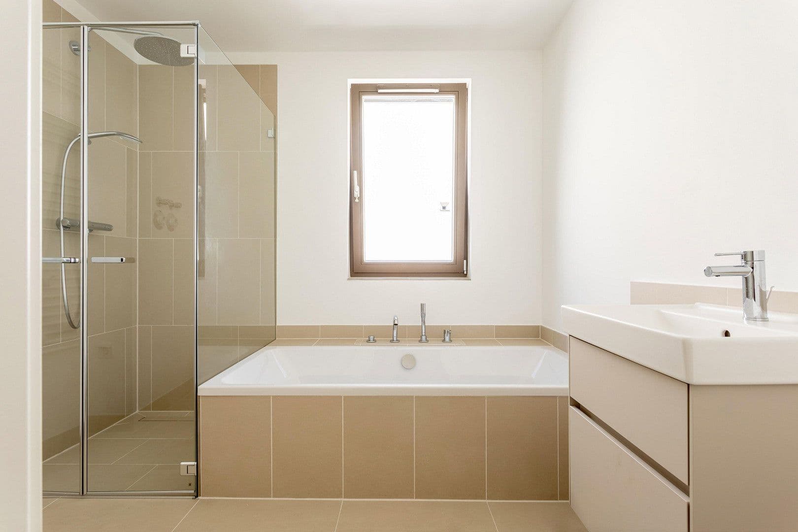 Predaj bytu 3-izbový 72 m², Hohenstaufenstraße 9, Berlin, Berlín Predaj bytu 3-izbový 72 m², Hohenstaufenstraße 9, Berlin, Berlín