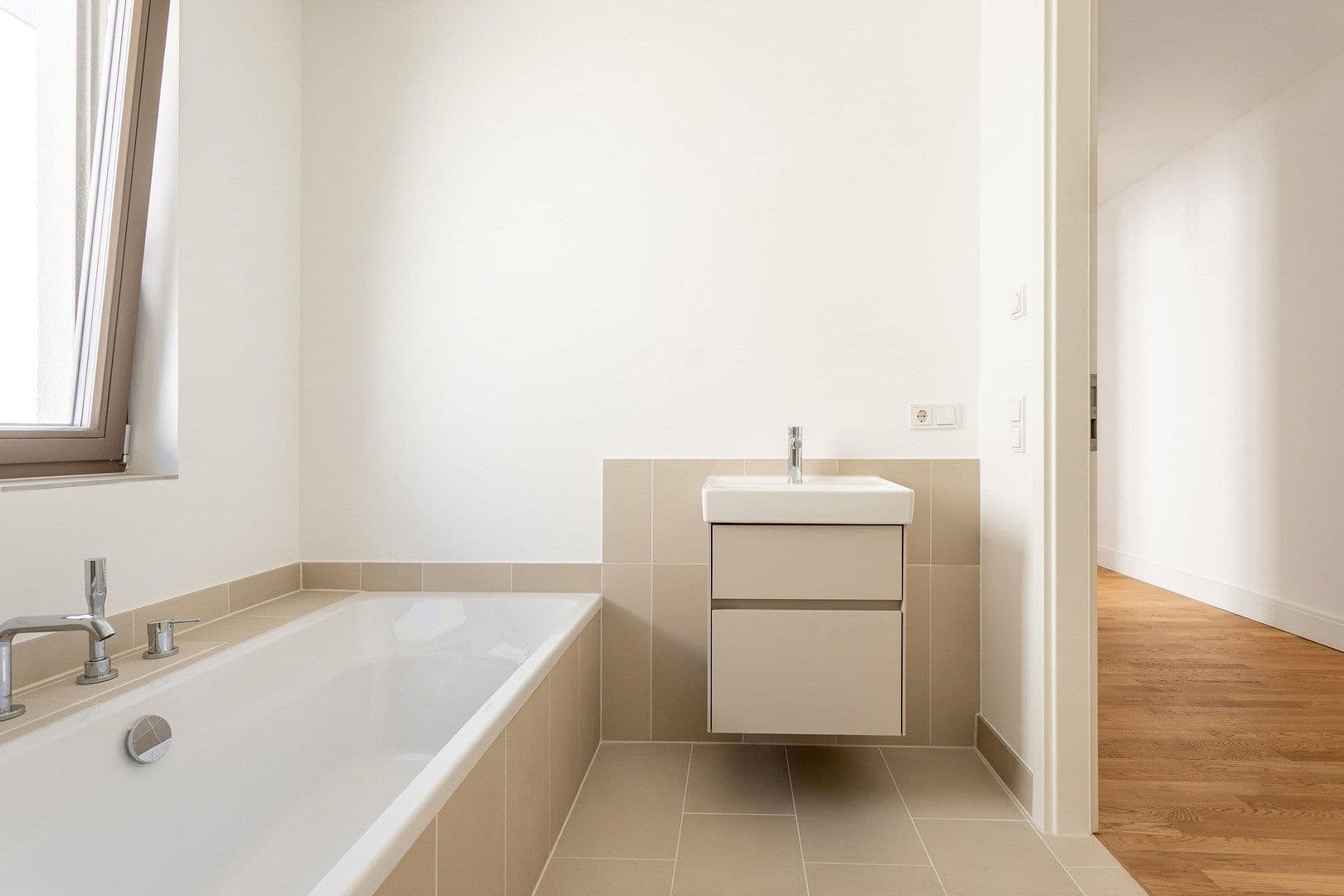 Predaj bytu 3-izbový 72 m², Hohenstaufenstraße 9, Berlin, Berlín Predaj bytu 3-izbový 72 m², Hohenstaufenstraße 9, Berlin, Berlín