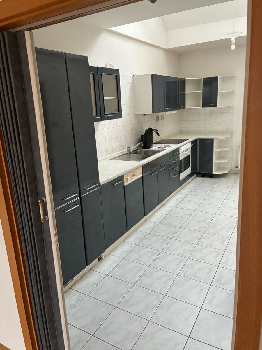 Prenájom bytu 3-izbový 92 m², Půlkruhová, Praha, Praha Prenájom bytu 3-izbový 92 m², Půlkruhová, Praha, Praha