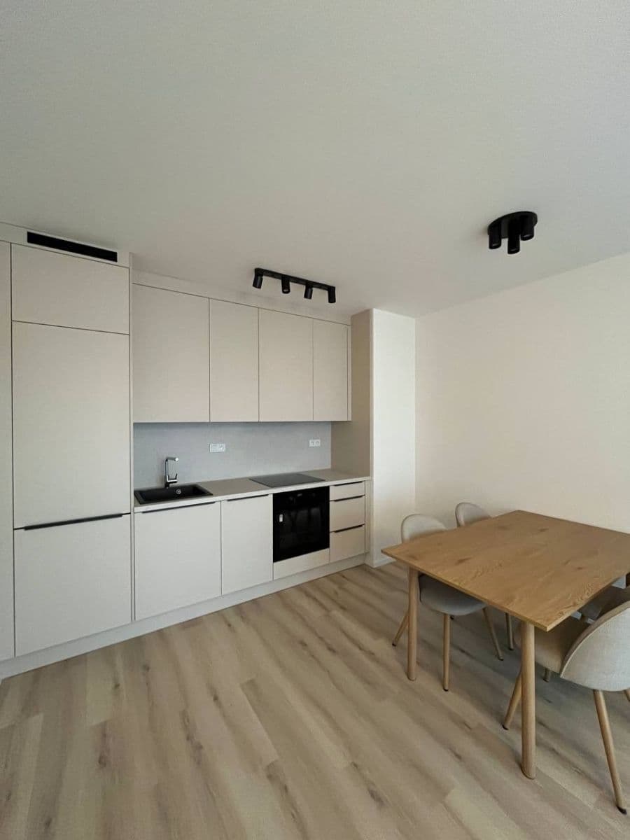 Prenájom bytu 2-izbový 46 m², Hodkovická, Praha, Praha Prenájom bytu 2-izbový 46 m², Hodkovická, Praha, Praha