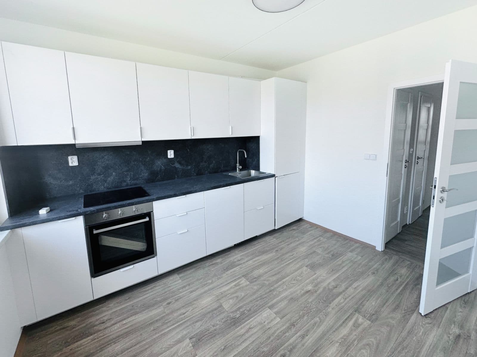 Prenájom bytu 3-izbový 76 m², Jordana Jovkova, Praha, Praha Prenájom bytu 3-izbový 76 m², Jordana Jovkova, Praha, Praha