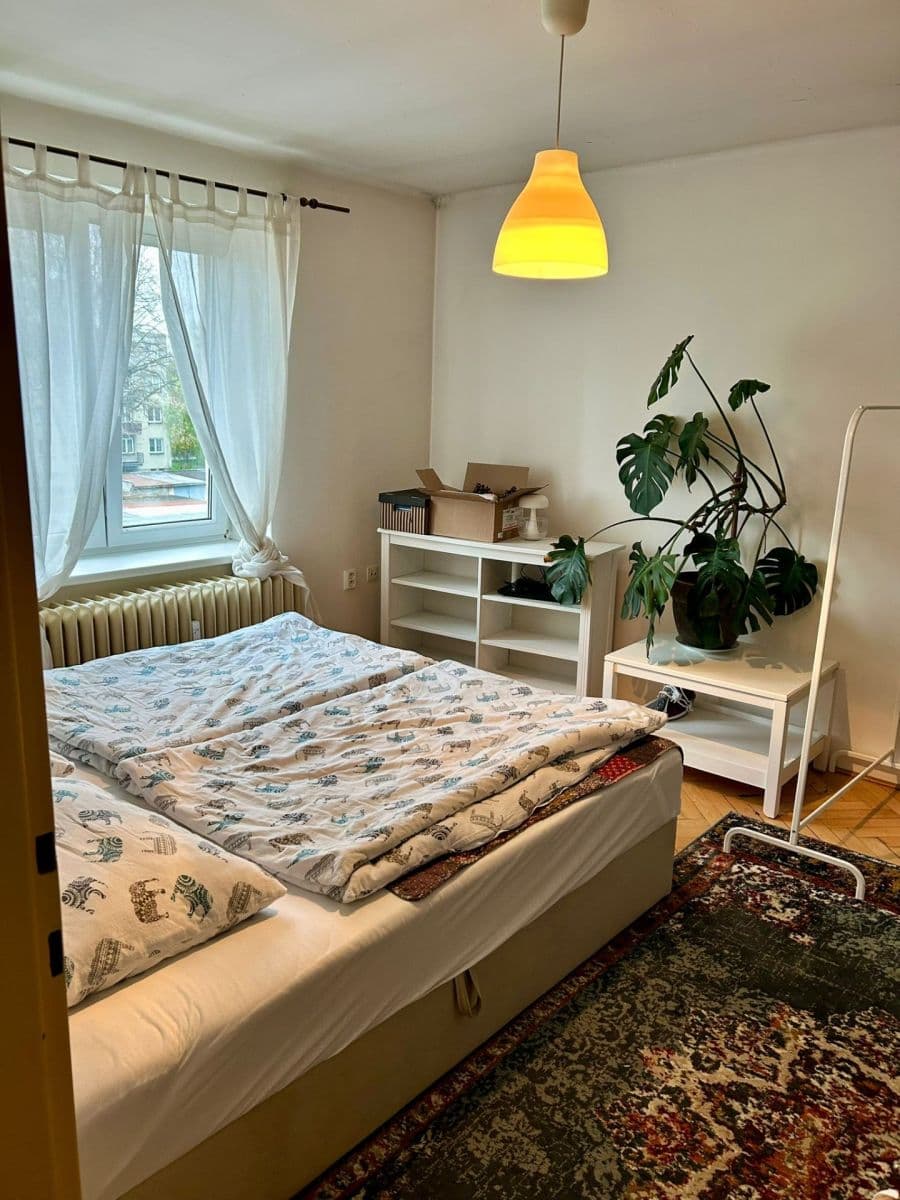 Prenájom bytu 1-izbový 35 m², Na Okrouhlíku, Pardubice, Pardubický kraj Prenájom bytu 1-izbový 35 m², Na Okrouhlíku, Pardubice, Pardubický kraj