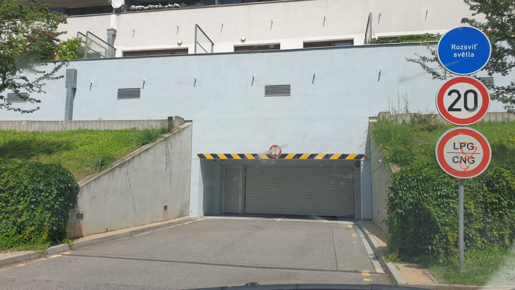 Prenájom garáže 15 m², Irská, Praha, Praha Prenájom garáže 15 m², Irská, Praha, Praha