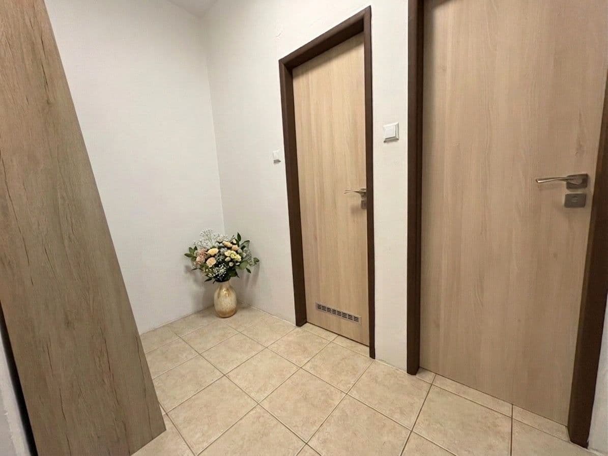 Predaj bytu 3-izbový 77 m², Benešovo náměstí, Pardubice, Pardubický kraj Predaj bytu 3-izbový 77 m², Benešovo náměstí, Pardubice, Pardubický kraj