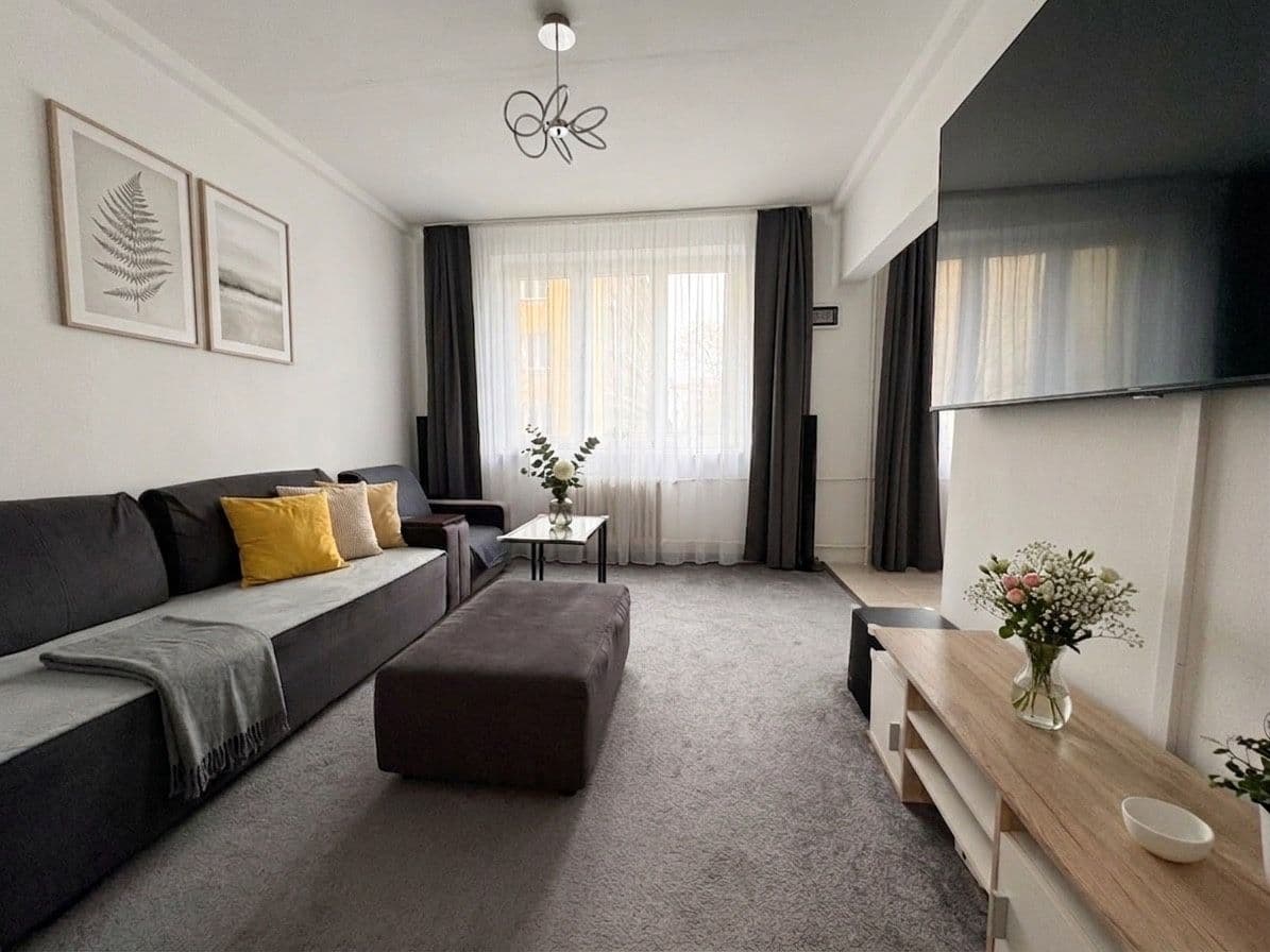 Predaj bytu 3-izbový 77 m², Benešovo náměstí, Pardubice, Pardubický kraj Predaj bytu 3-izbový 77 m², Benešovo náměstí, Pardubice, Pardubický kraj