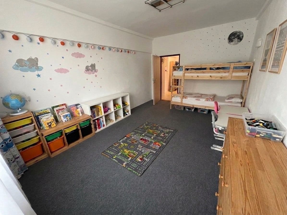 Predaj bytu 3-izbový 77 m², Benešovo náměstí, Pardubice, Pardubický kraj Predaj bytu 3-izbový 77 m², Benešovo náměstí, Pardubice, Pardubický kraj