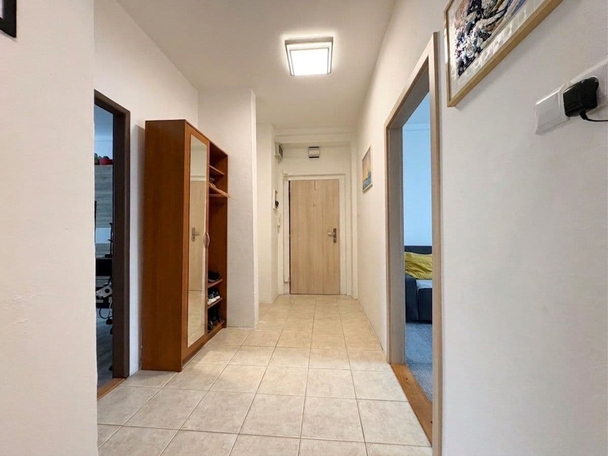 Predaj bytu 3-izbový 77 m², Benešovo náměstí, Pardubice, Pardubický kraj Predaj bytu 3-izbový 77 m², Benešovo náměstí, Pardubice, Pardubický kraj