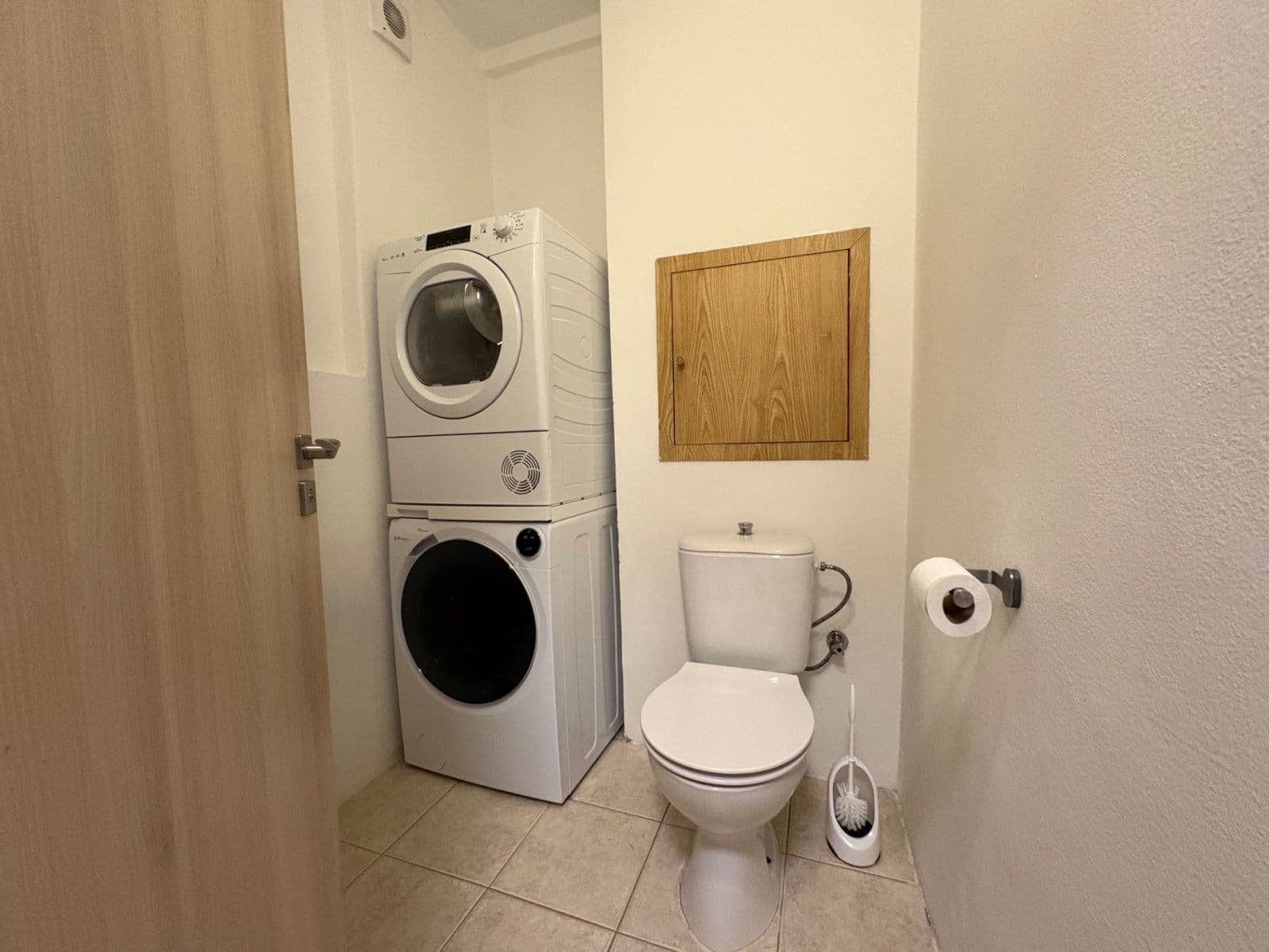 Predaj bytu 3-izbový 77 m², Benešovo náměstí, Pardubice, Pardubický kraj Predaj bytu 3-izbový 77 m², Benešovo náměstí, Pardubice, Pardubický kraj