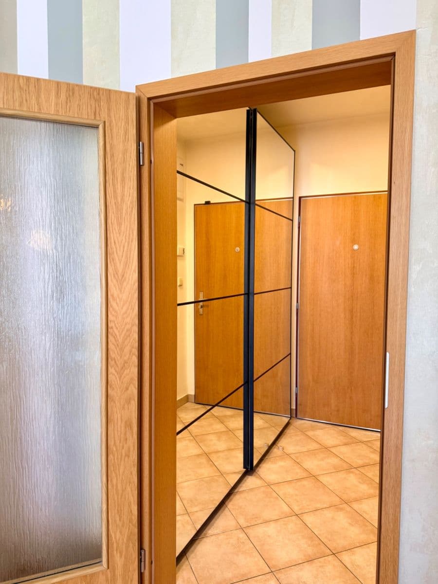 Prenájom bytu 1-izbový 30 m², Plzeňská, Praha, Praha Prenájom bytu 1-izbový 30 m², Plzeňská, Praha, Praha