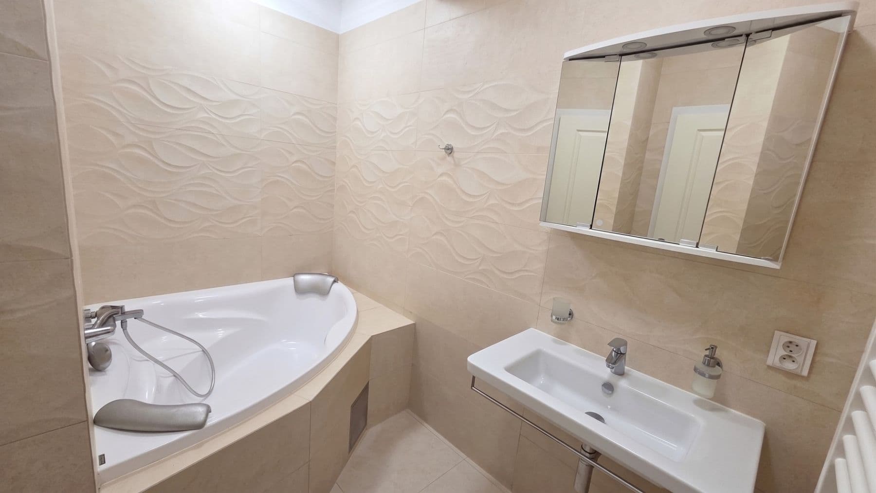 Predaj bytu 5-izbový 126 m², Podbělohorská, Praha, Praha Predaj bytu 5-izbový 126 m², Podbělohorská, Praha, Praha