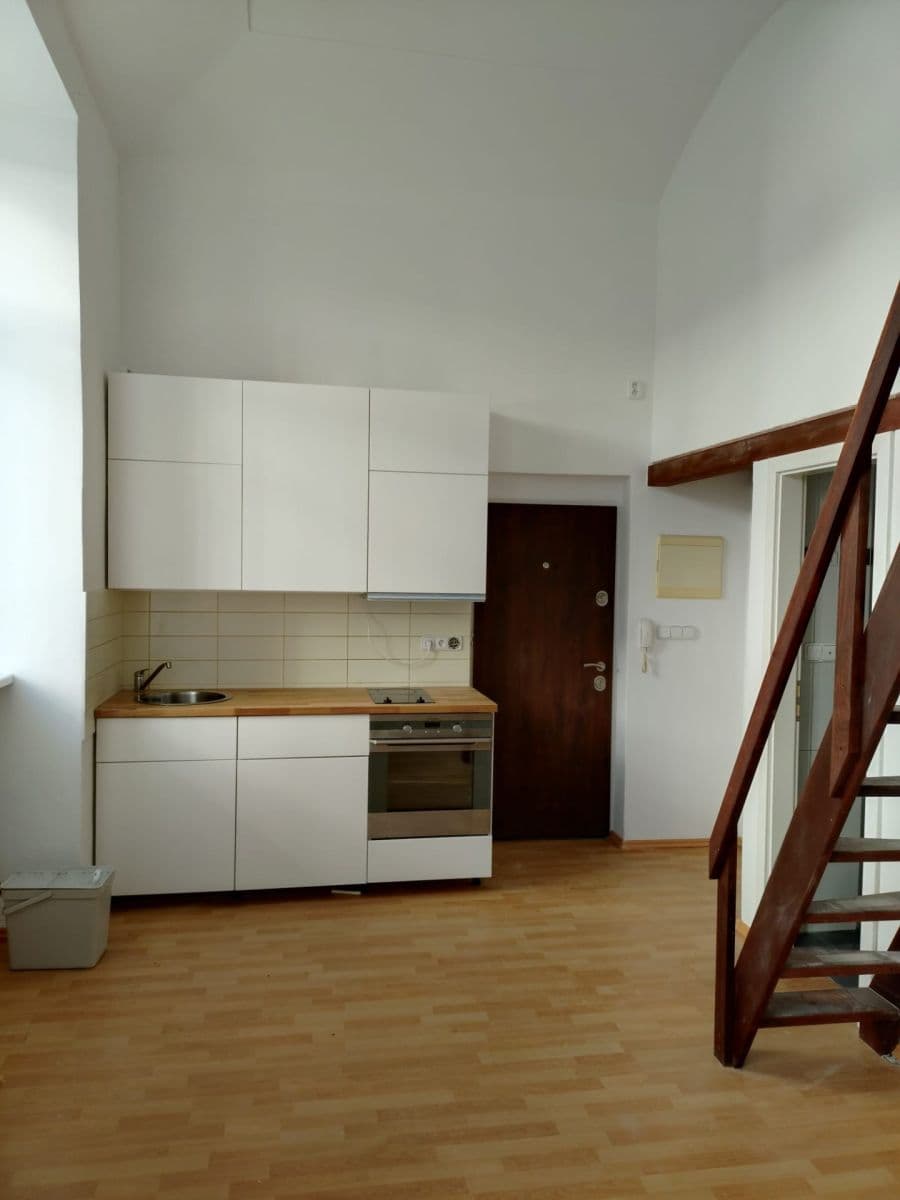 Prenájom bytu 1-izbový 29 m², Křížová, Praha, Praha Prenájom bytu 1-izbový 29 m², Křížová, Praha, Praha