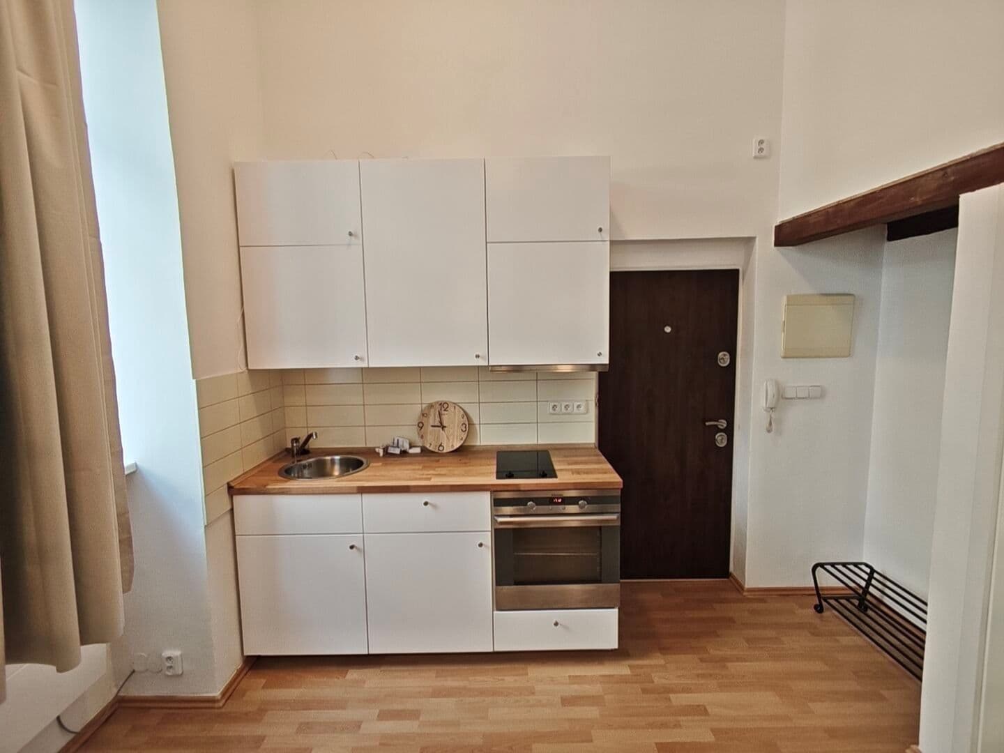 Prenájom bytu 1-izbový 29 m², Křížová, Praha, Praha Prenájom bytu 1-izbový 29 m², Křížová, Praha, Praha