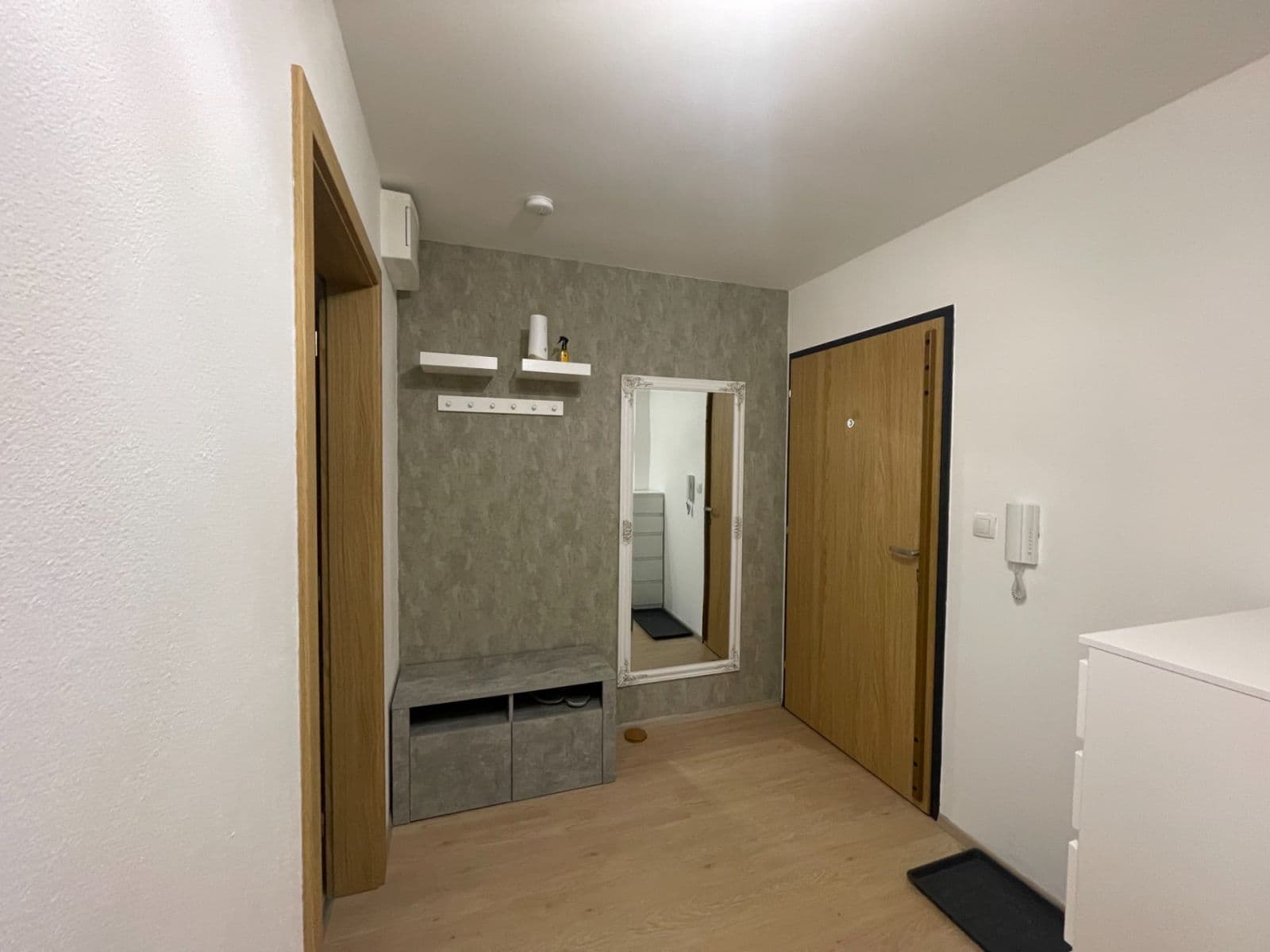 Prenájom bytu 2-izbový 47 m², Ječná, Hostivice, Středočeský kraj Prenájom bytu 2-izbový 47 m², Ječná, Hostivice, Středočeský kraj