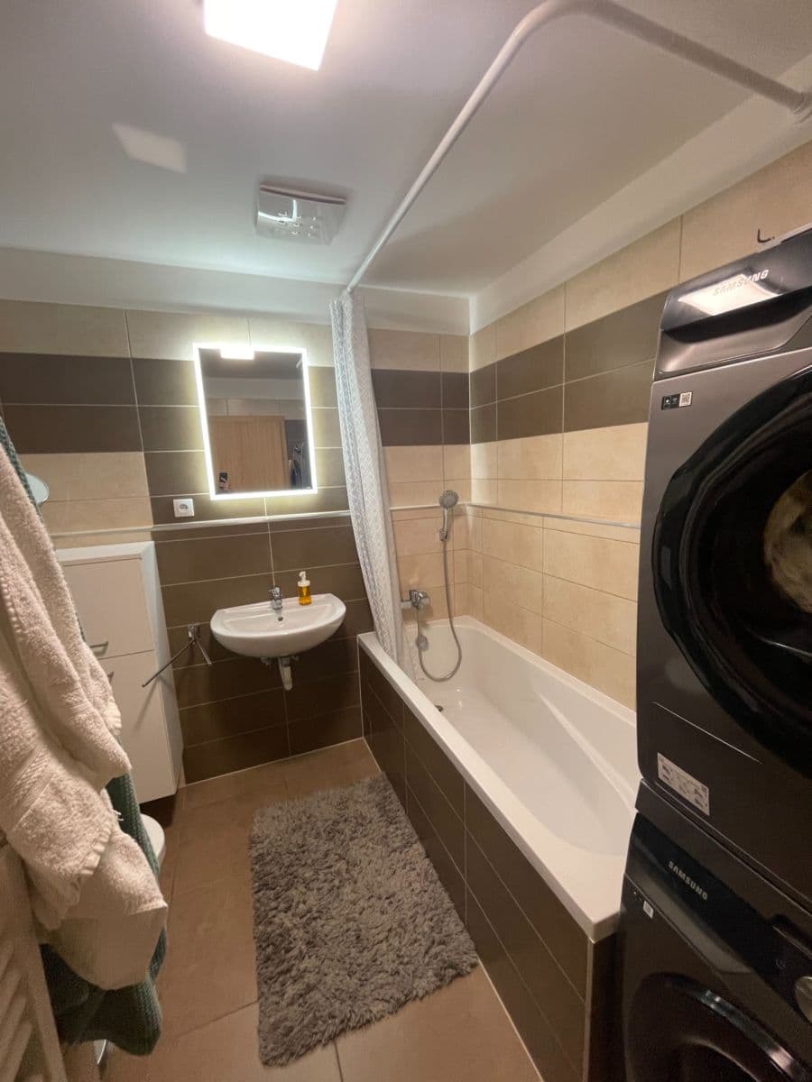 Prenájom bytu 2-izbový 47 m², Ječná, Hostivice, Středočeský kraj Prenájom bytu 2-izbový 47 m², Ječná, Hostivice, Středočeský kraj