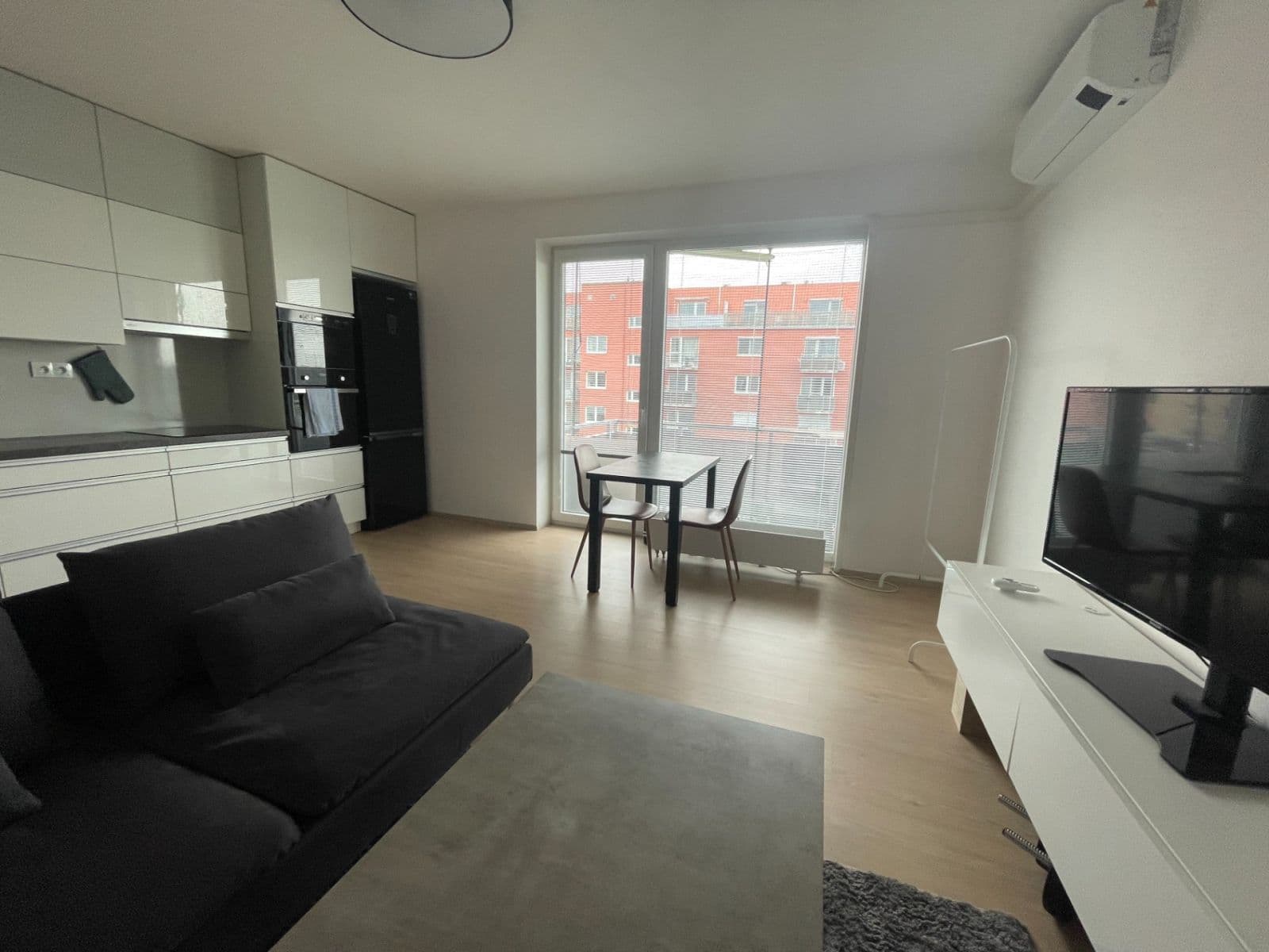 Prenájom bytu 2-izbový 47 m², Ječná, Hostivice, Středočeský kraj Prenájom bytu 2-izbový 47 m², Ječná, Hostivice, Středočeský kraj