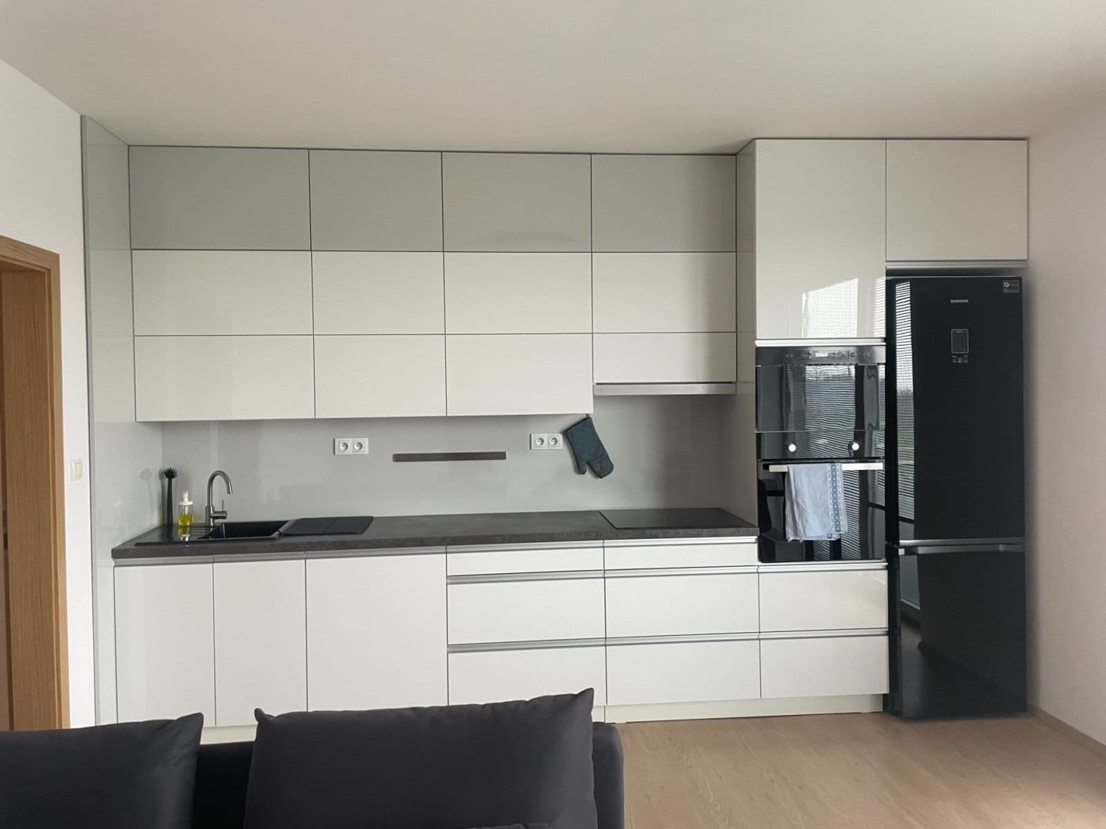 Prenájom bytu 2-izbový 47 m², Ječná, Hostivice, Středočeský kraj Prenájom bytu 2-izbový 47 m², Ječná, Hostivice, Středočeský kraj