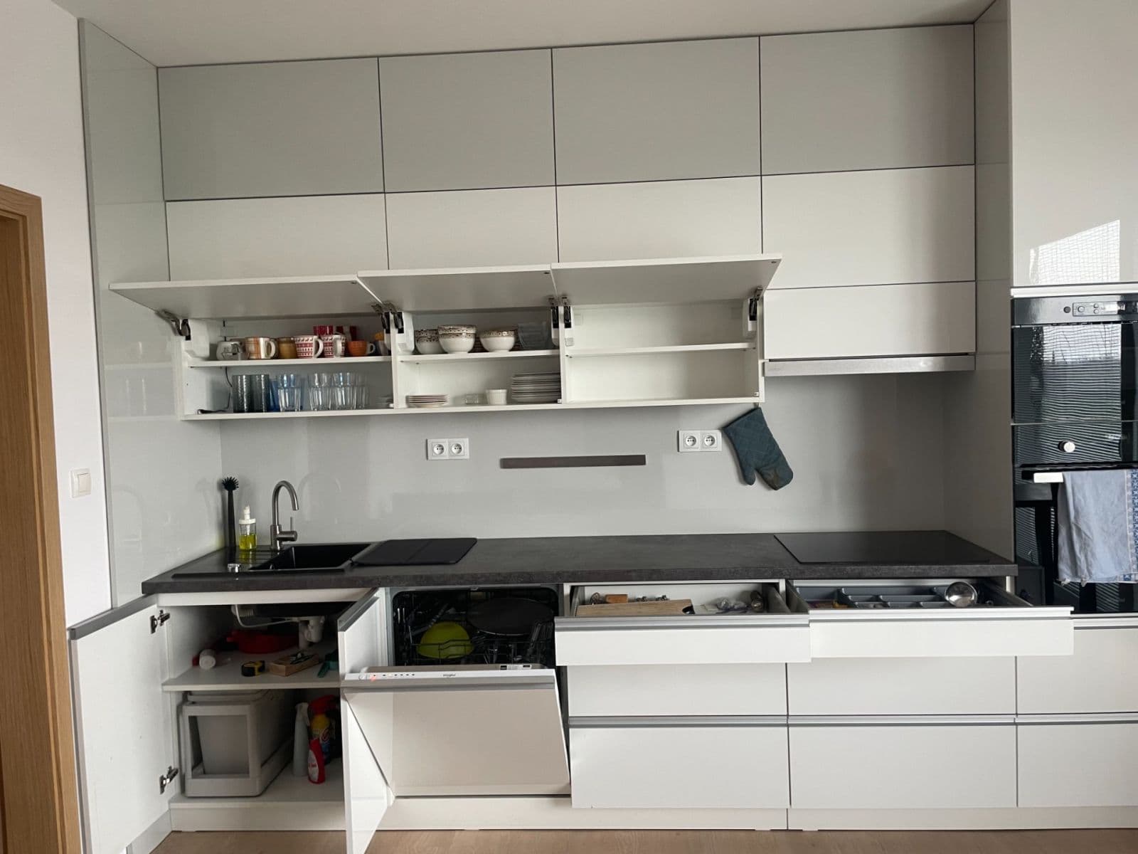 Prenájom bytu 2-izbový 47 m², Ječná, Hostivice, Středočeský kraj Prenájom bytu 2-izbový 47 m², Ječná, Hostivice, Středočeský kraj