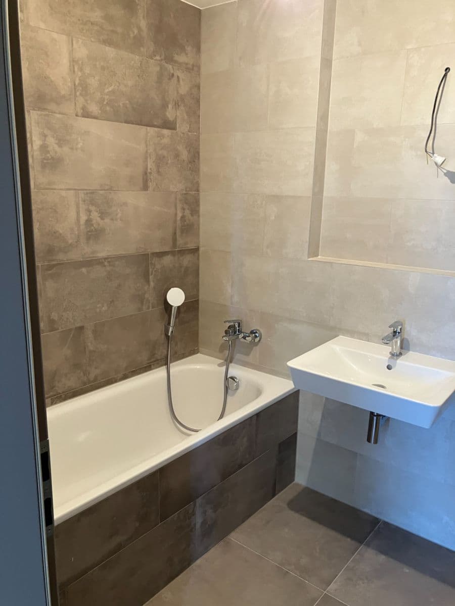 Prenájom bytu 3-izbový 71 m², Arnošta Valenty, Praha, Praha Prenájom bytu 3-izbový 71 m², Arnošta Valenty, Praha, Praha