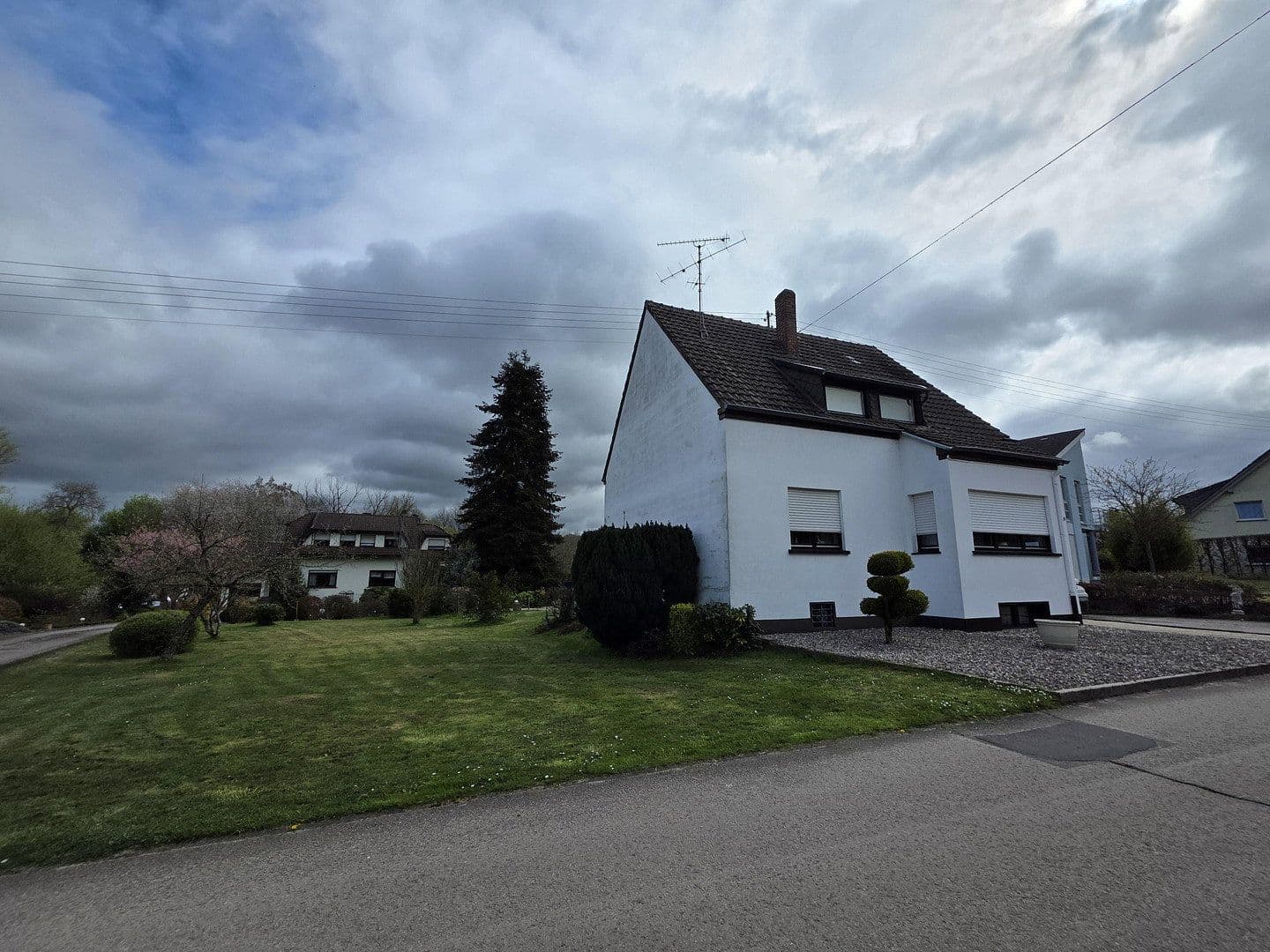 Predaj domu 150 m², pozemek 800 m², Reinigerstr, Konz, Porýnie-Falcko Predaj domu 150 m², pozemek 800 m², Reinigerstr, Konz, Porýnie-Falcko