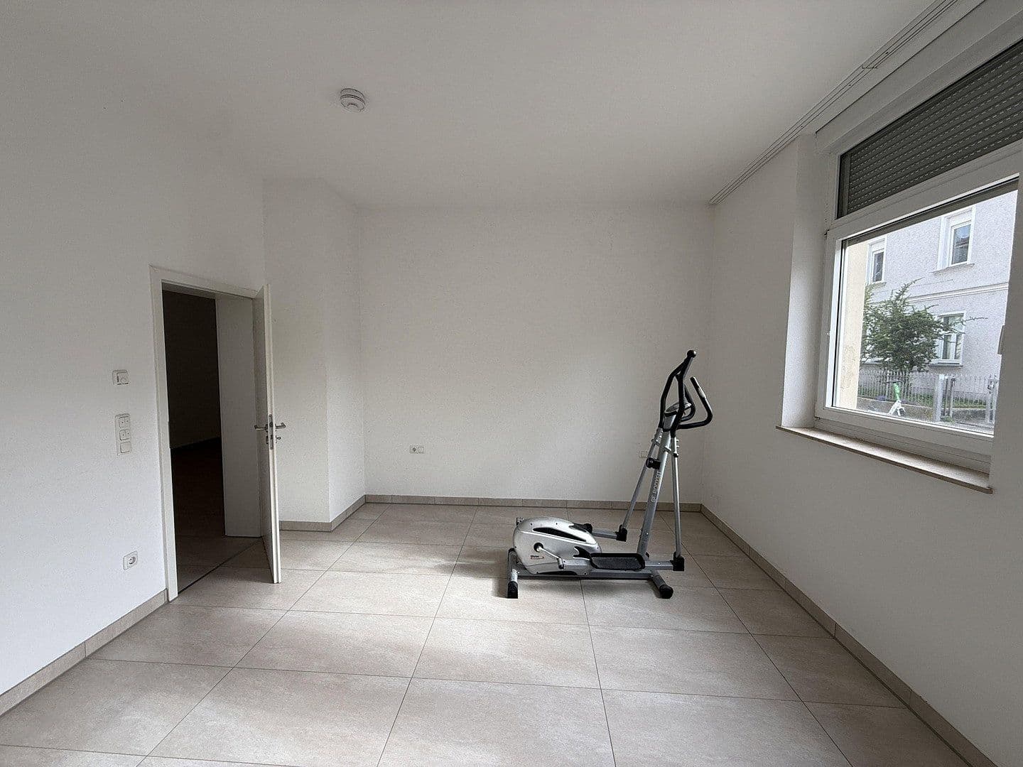 Prenájom bytu 3-izbový 90 m², Friesenstraße 8, Augsburg, Bavorsko Prenájom bytu 3-izbový 90 m², Friesenstraße 8, Augsburg, Bavorsko