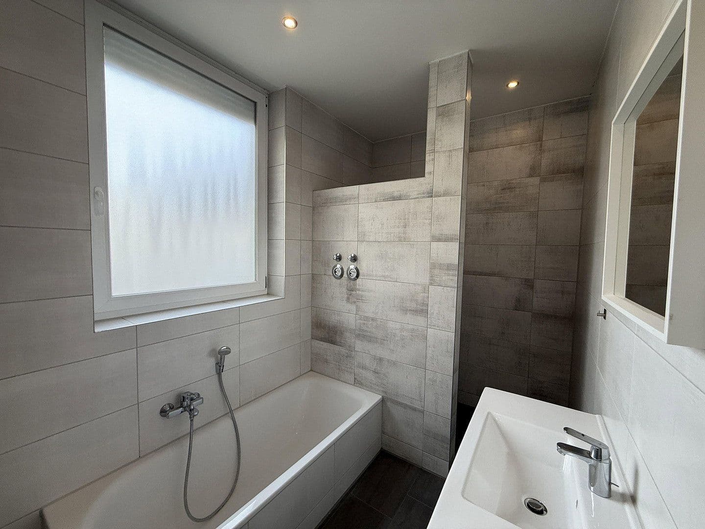 Prenájom bytu 3-izbový 90 m², Friesenstraße 8, Augsburg, Bavorsko Prenájom bytu 3-izbový 90 m², Friesenstraße 8, Augsburg, Bavorsko