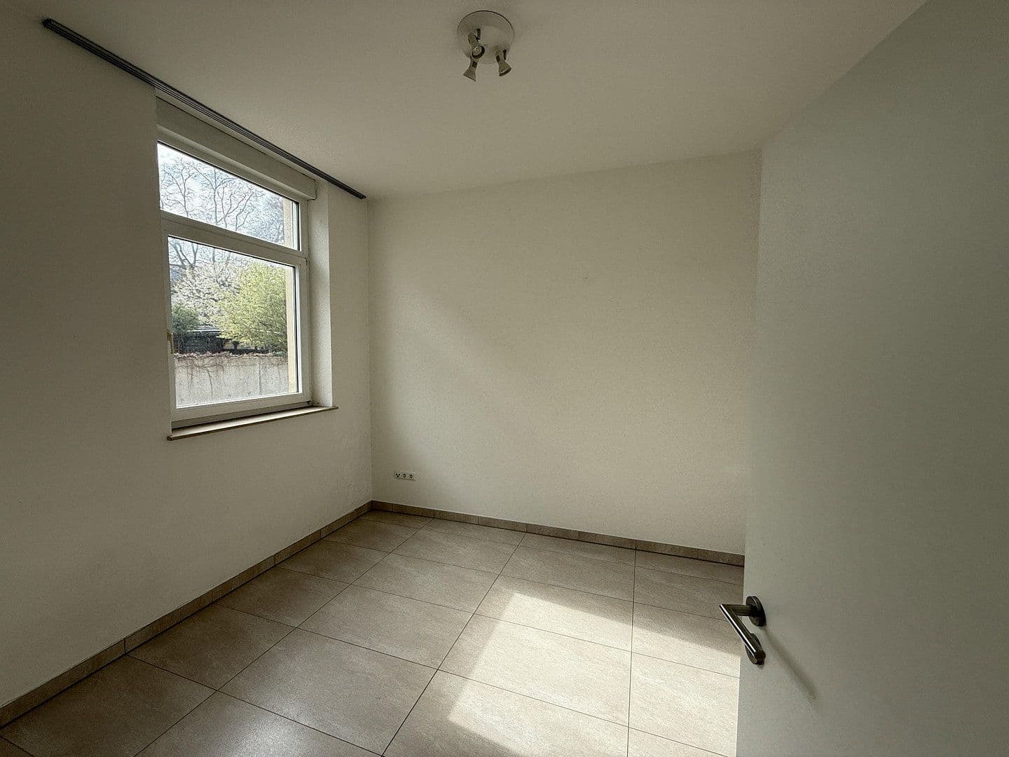 Prenájom bytu 3-izbový 90 m², Friesenstraße 8, Augsburg, Bavorsko Prenájom bytu 3-izbový 90 m², Friesenstraße 8, Augsburg, Bavorsko