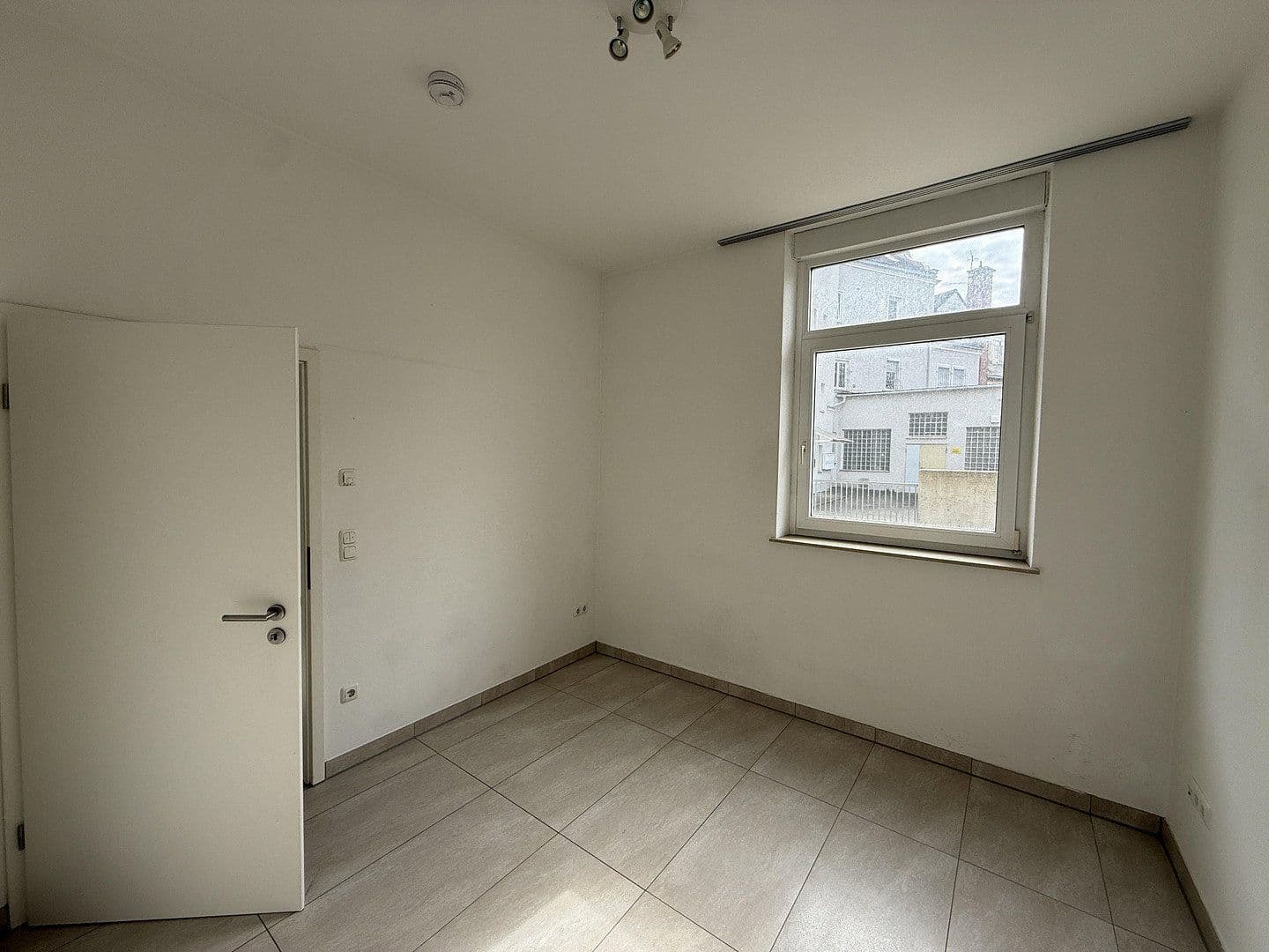 Prenájom bytu 3-izbový 90 m², Friesenstraße 8, Augsburg, Bavorsko Prenájom bytu 3-izbový 90 m², Friesenstraße 8, Augsburg, Bavorsko