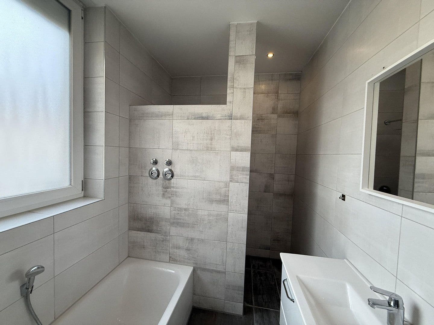 Prenájom bytu 3-izbový 90 m², Friesenstraße 8, Augsburg, Bavorsko Prenájom bytu 3-izbový 90 m², Friesenstraße 8, Augsburg, Bavorsko