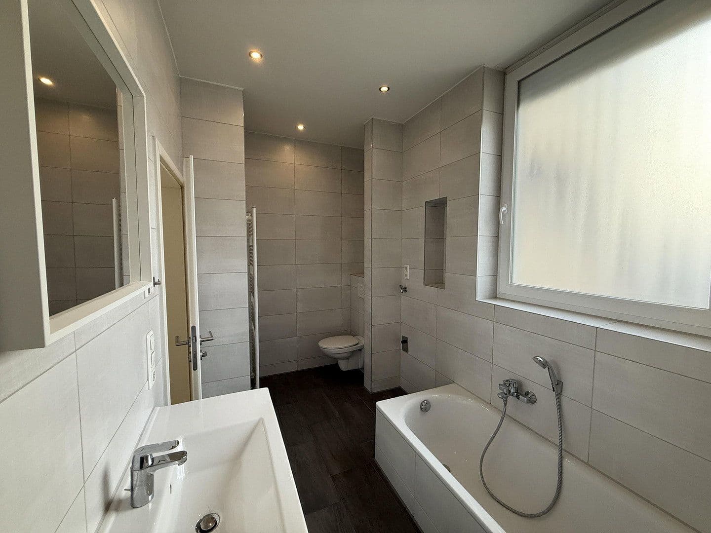 Prenájom bytu 3-izbový 90 m², Friesenstraße 8, Augsburg, Bavorsko Prenájom bytu 3-izbový 90 m², Friesenstraße 8, Augsburg, Bavorsko