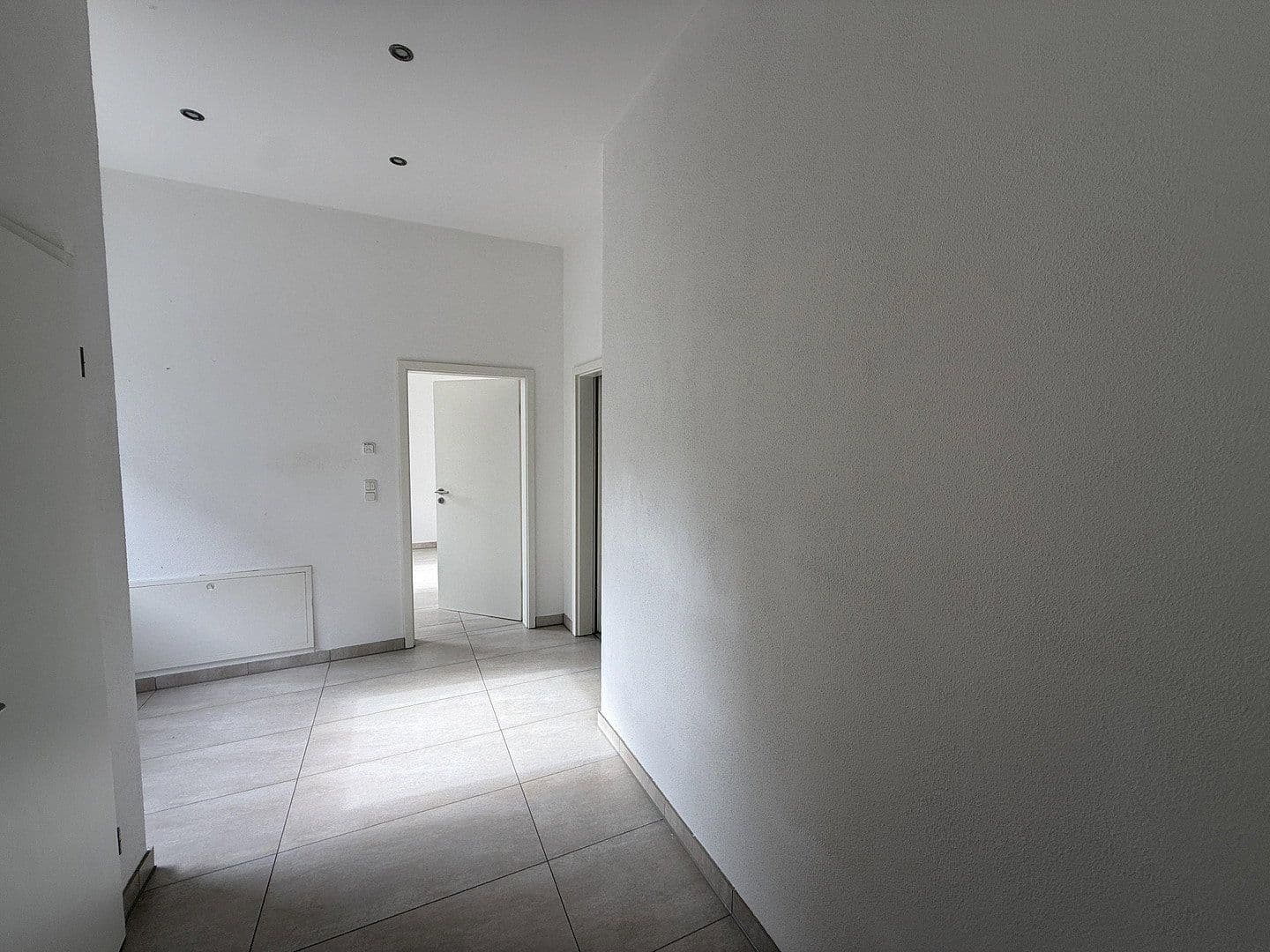 Prenájom bytu 3-izbový 90 m², Friesenstraße 8, Augsburg, Bavorsko Prenájom bytu 3-izbový 90 m², Friesenstraße 8, Augsburg, Bavorsko