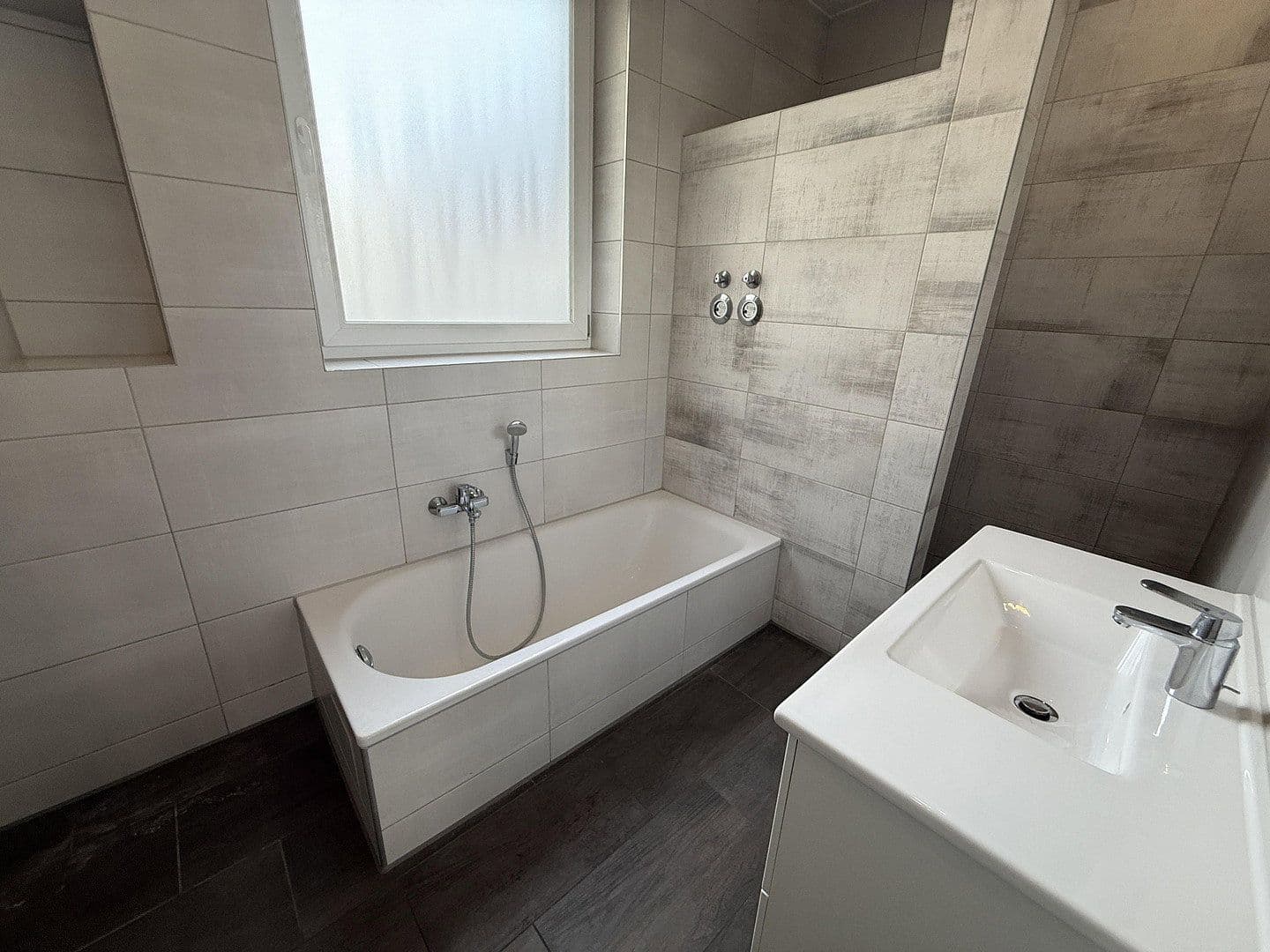 Prenájom bytu 3-izbový 90 m², Friesenstraße 8, Augsburg, Bavorsko Prenájom bytu 3-izbový 90 m², Friesenstraße 8, Augsburg, Bavorsko