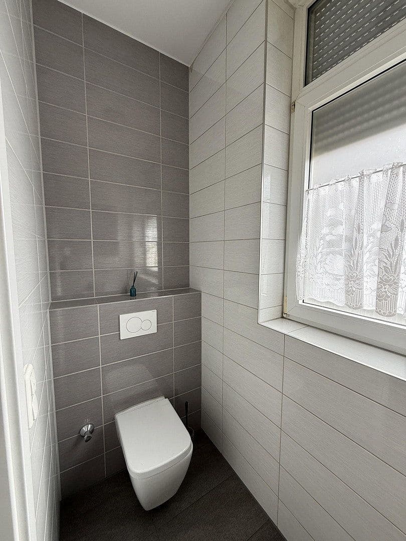 Prenájom bytu 3-izbový 90 m², Friesenstraße 8, Augsburg, Bavorsko Prenájom bytu 3-izbový 90 m², Friesenstraße 8, Augsburg, Bavorsko