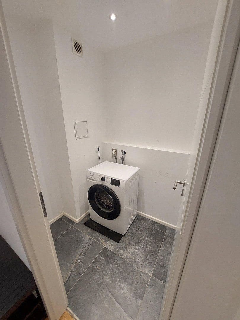 Prenájom bytu 1-izbový 36 m², Thersienhöhe 6c, München - Schwanthalerhöhe, Bavorsko Prenájom bytu 1-izbový 36 m², Thersienhöhe 6c, München - Schwanthalerhöhe, Bavorsko