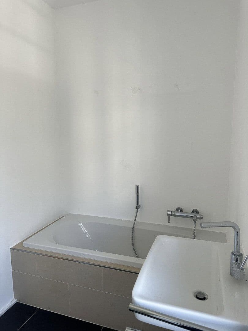 Prenájom bytu 3-izbový 82 m², Liebfrauenstraße 55, Gelsenkirchen, Severné Porýnie - Westfálsko Prenájom bytu 3-izbový 82 m², Liebfrauenstraße 55, Gelsenkirchen, Severné Porýnie - Westfálsko