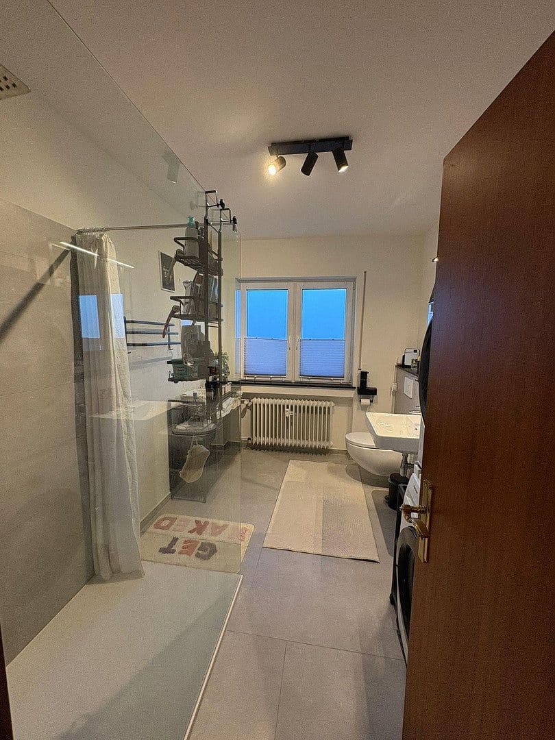 Prenájom bytu 4-izbový 119 m², Moselstraße 9, Nentershausen, Porýnie-Falcko Prenájom bytu 4-izbový 119 m², Moselstraße 9, Nentershausen, Porýnie-Falcko