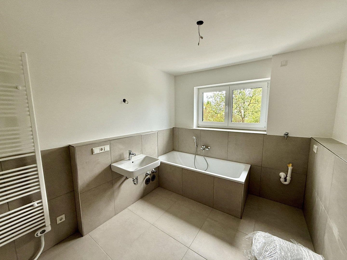 Prenájom bytu 3-izbový 92 m², Neunkirchen-Seelscheid, Severné Porýnie - Westfálsko Prenájom bytu 3-izbový 92 m², Neunkirchen-Seelscheid, Severné Porýnie - Westfálsko