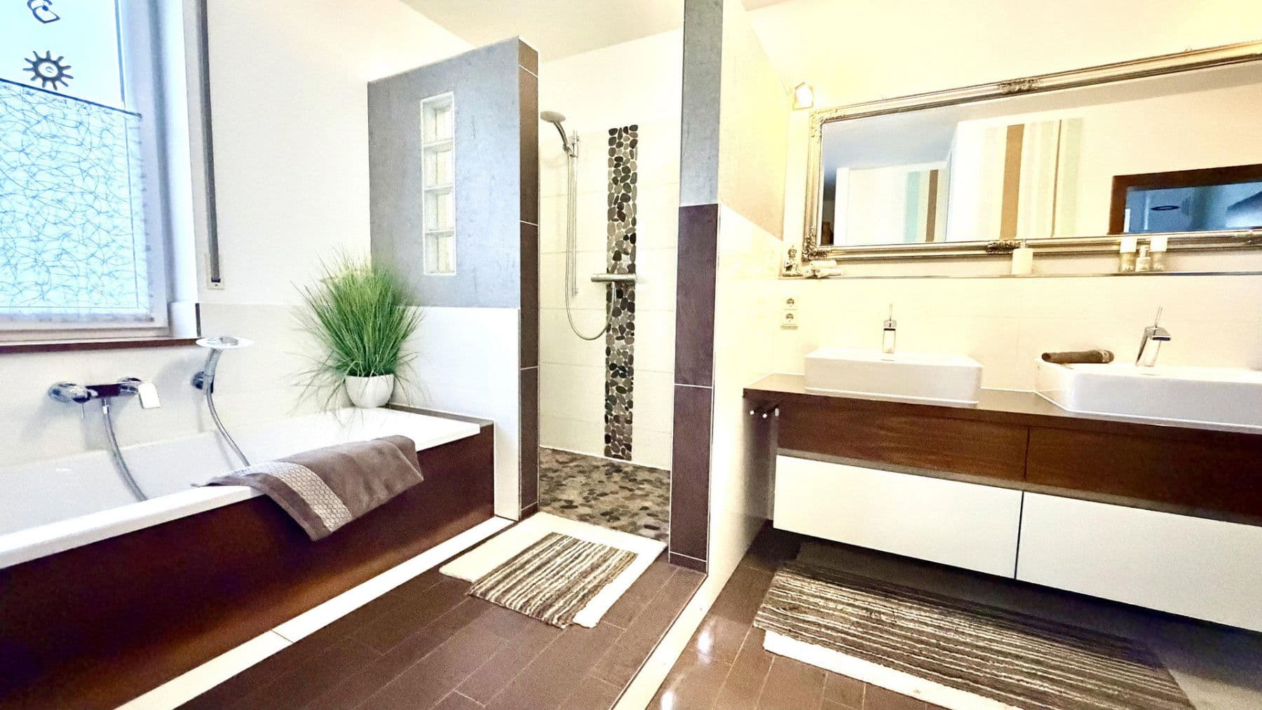 Predaj domu 237 m², pozemek 1.029 m², Osterhofen, Bavorsko Predaj domu 237 m², pozemek 1.029 m², Osterhofen, Bavorsko