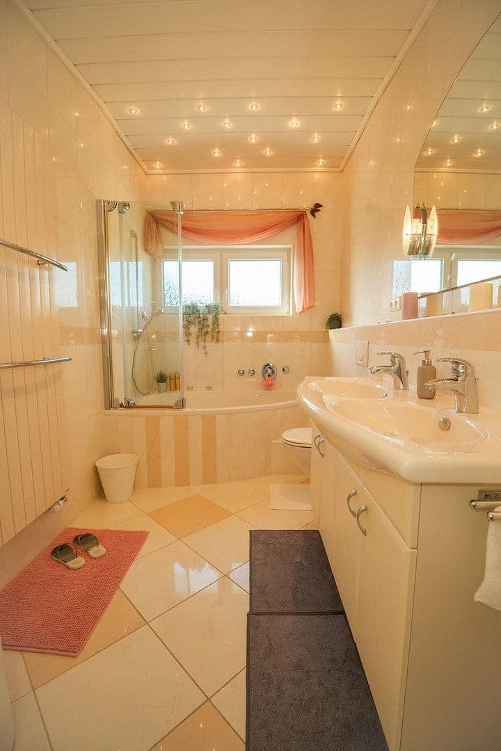 Predaj domu 123 m², pozemek 306 m², Rosensteinstr. 14, Rechberghausen, Bádensko-Wurttembersko Predaj domu 123 m², pozemek 306 m², Rosensteinstr. 14, Rechberghausen, Bádensko-Wurttembersko