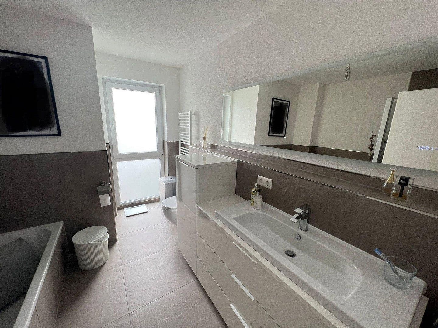 Prenájom bytu 3-izbový 102 m², Schwäbisch Hall, Bádensko-Wurttembersko Prenájom bytu 3-izbový 102 m², Schwäbisch Hall, Bádensko-Wurttembersko