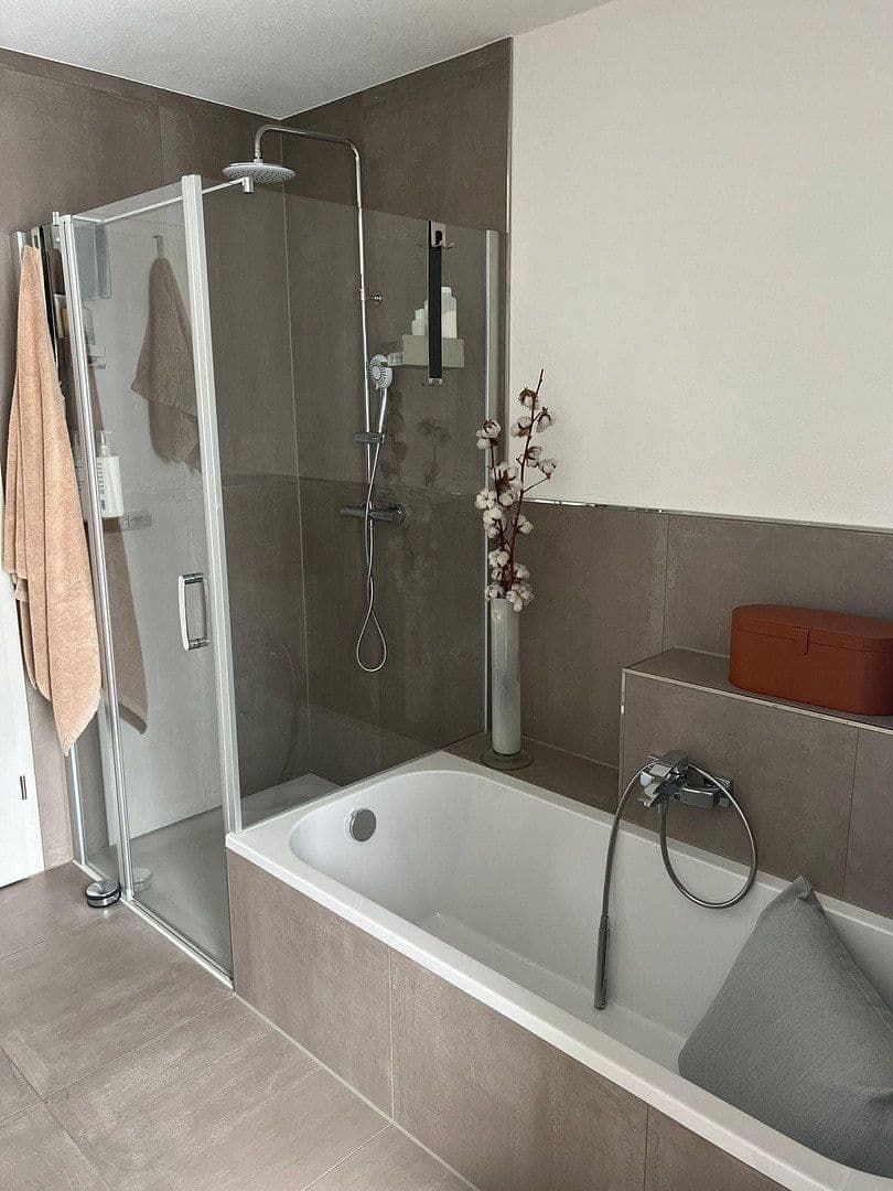 Prenájom bytu 3-izbový 102 m², Schwäbisch Hall, Bádensko-Wurttembersko Prenájom bytu 3-izbový 102 m², Schwäbisch Hall, Bádensko-Wurttembersko