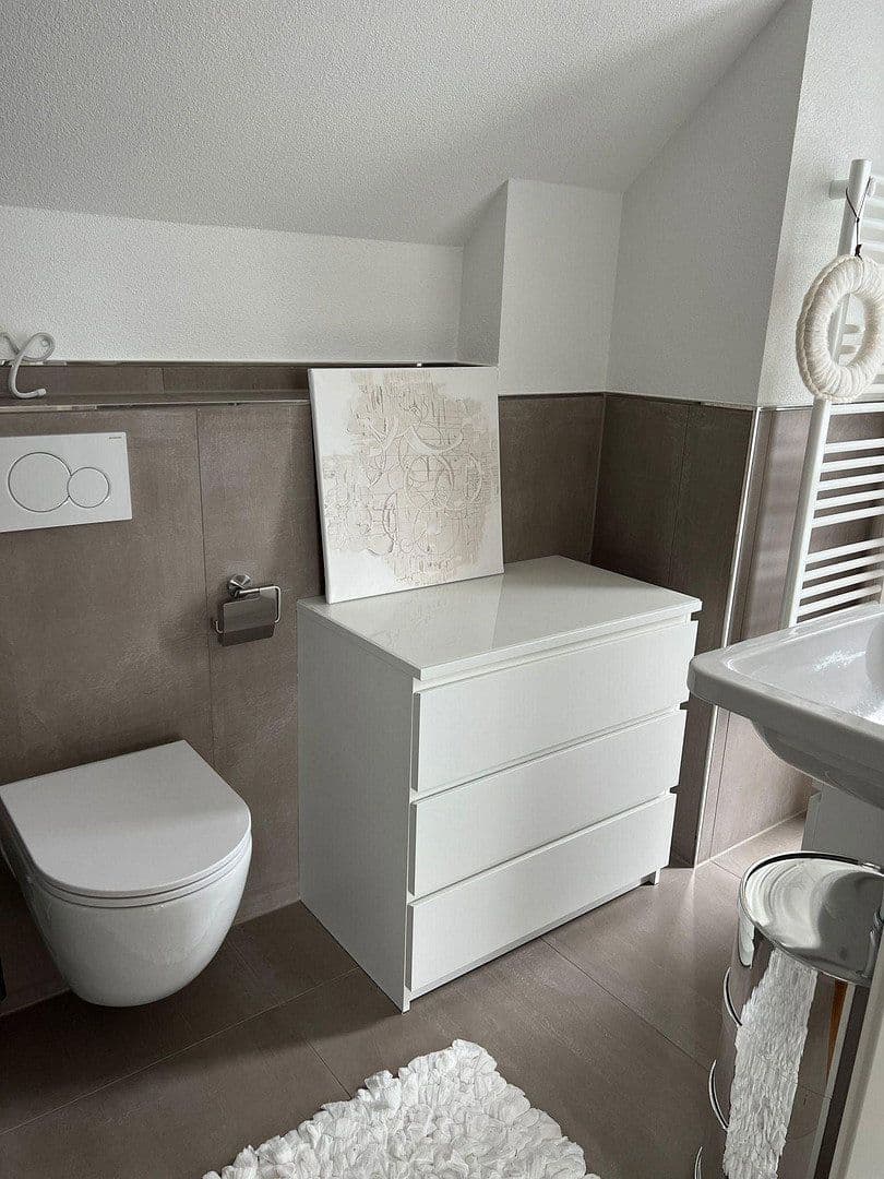 Prenájom bytu 3-izbový 102 m², Schwäbisch Hall, Bádensko-Wurttembersko Prenájom bytu 3-izbový 102 m², Schwäbisch Hall, Bádensko-Wurttembersko