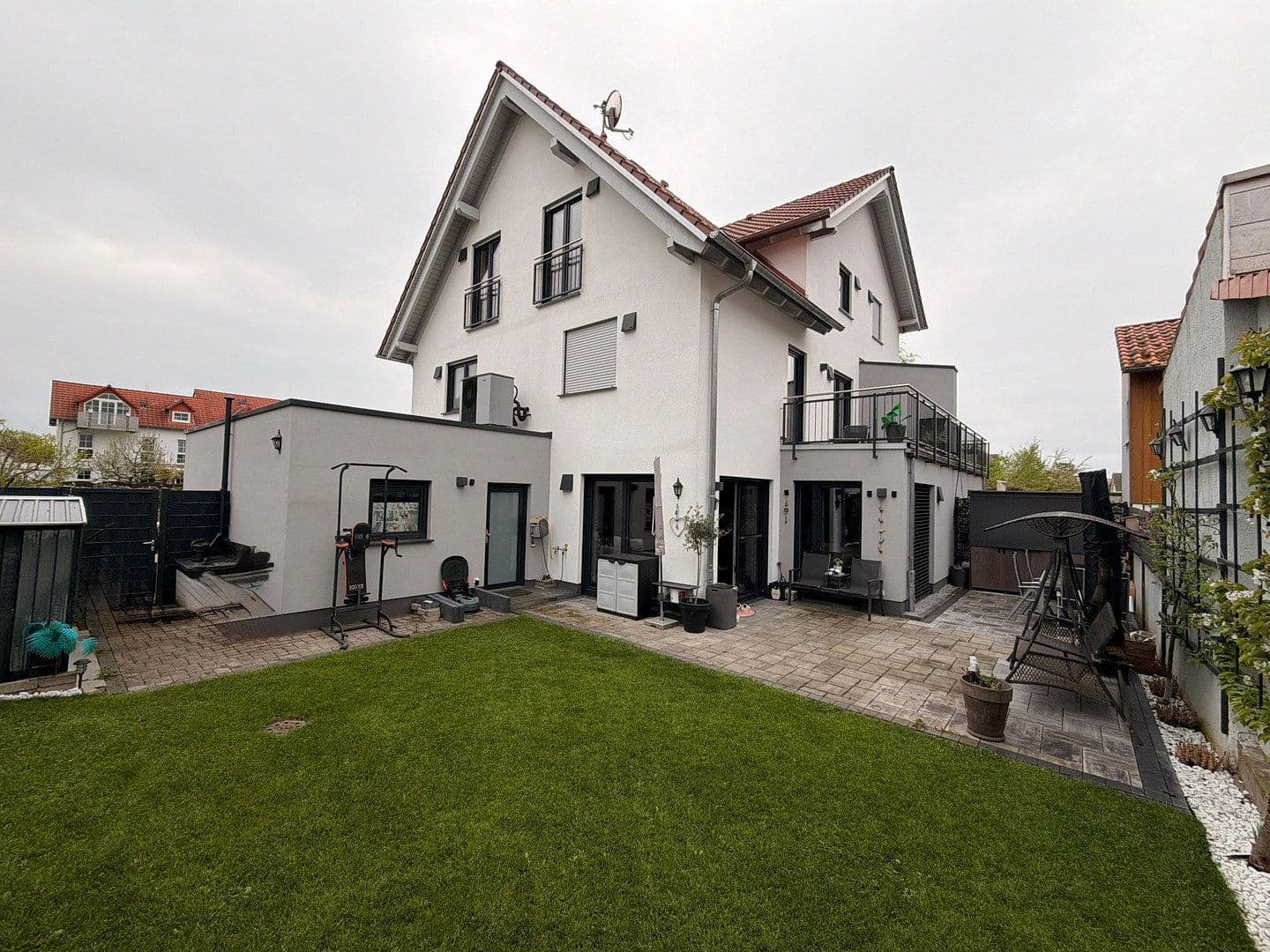 Prenájom domu 190 m², pozemek 311 m², Bruchköbel, Hesensko Prenájom domu 190 m², pozemek 311 m², Bruchköbel, Hesensko