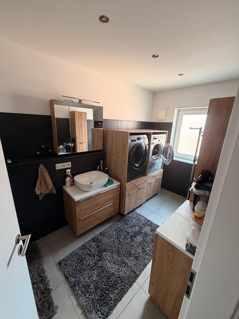 Prenájom domu 190 m², pozemek 311 m², Bruchköbel, Hesensko Prenájom domu 190 m², pozemek 311 m², Bruchköbel, Hesensko