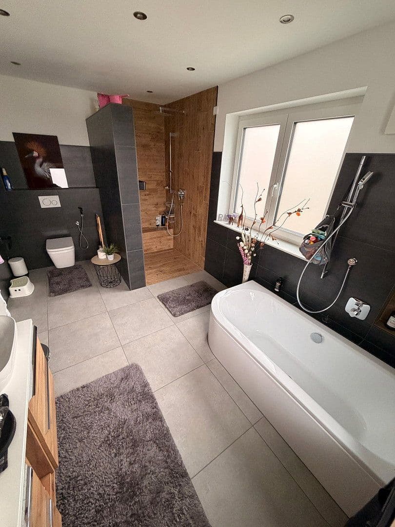 Prenájom domu 190 m², pozemek 311 m², Bruchköbel, Hesensko Prenájom domu 190 m², pozemek 311 m², Bruchköbel, Hesensko