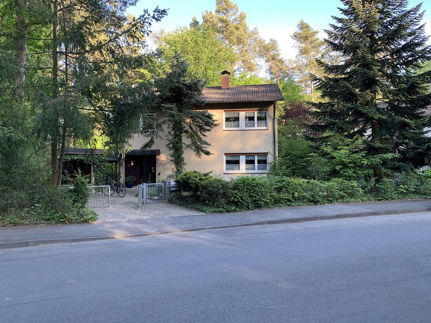 Prenájom domu 135 m², pozemek 720 m², Von-Bezzel Str 24, Erlangen, Bavorsko Prenájom domu 135 m², pozemek 720 m², Von-Bezzel Str 24, Erlangen, Bavorsko