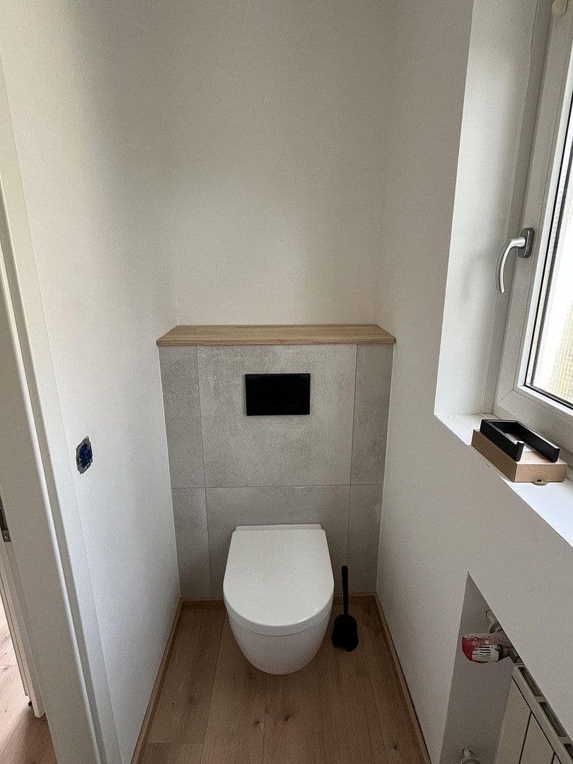 Prenájom domu 135 m², pozemek 720 m², Von-Bezzel Str 24, Erlangen, Bavorsko Prenájom domu 135 m², pozemek 720 m², Von-Bezzel Str 24, Erlangen, Bavorsko