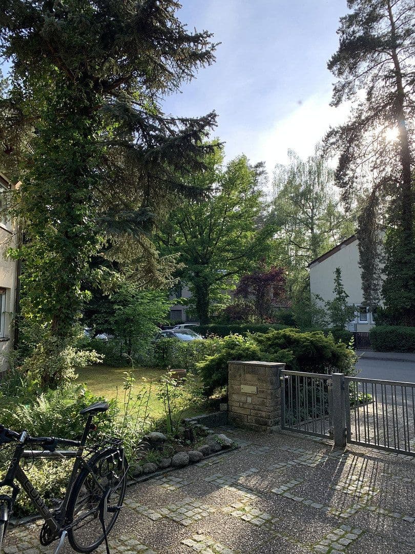 Prenájom domu 135 m², pozemek 720 m², Von-Bezzel Str 24, Erlangen, Bavorsko Prenájom domu 135 m², pozemek 720 m², Von-Bezzel Str 24, Erlangen, Bavorsko