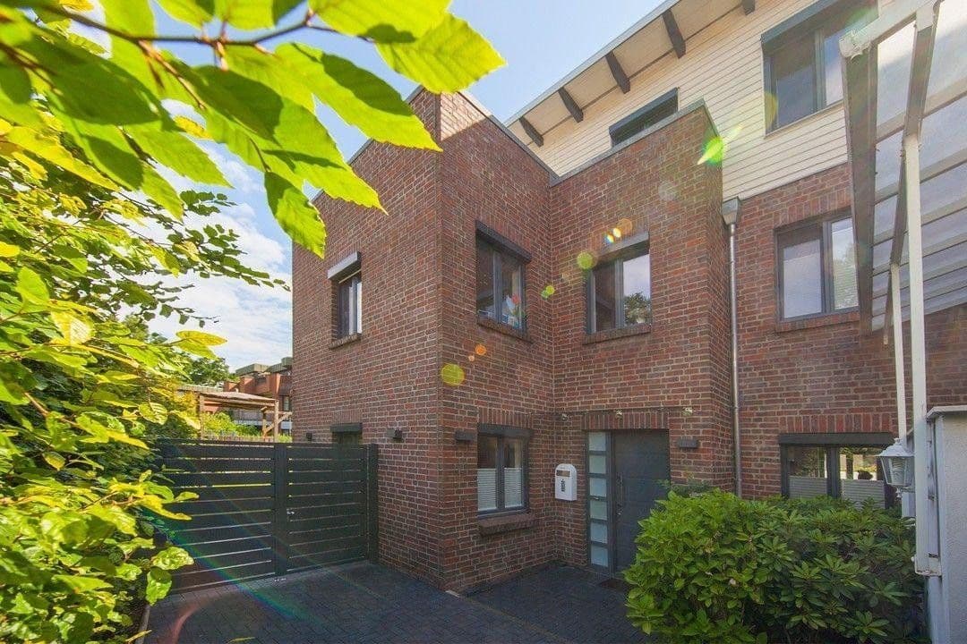 Prenájom domu 210 m², pozemek 400 m², Hamburg, Hamburg Prenájom domu 210 m², pozemek 400 m², Hamburg, Hamburg