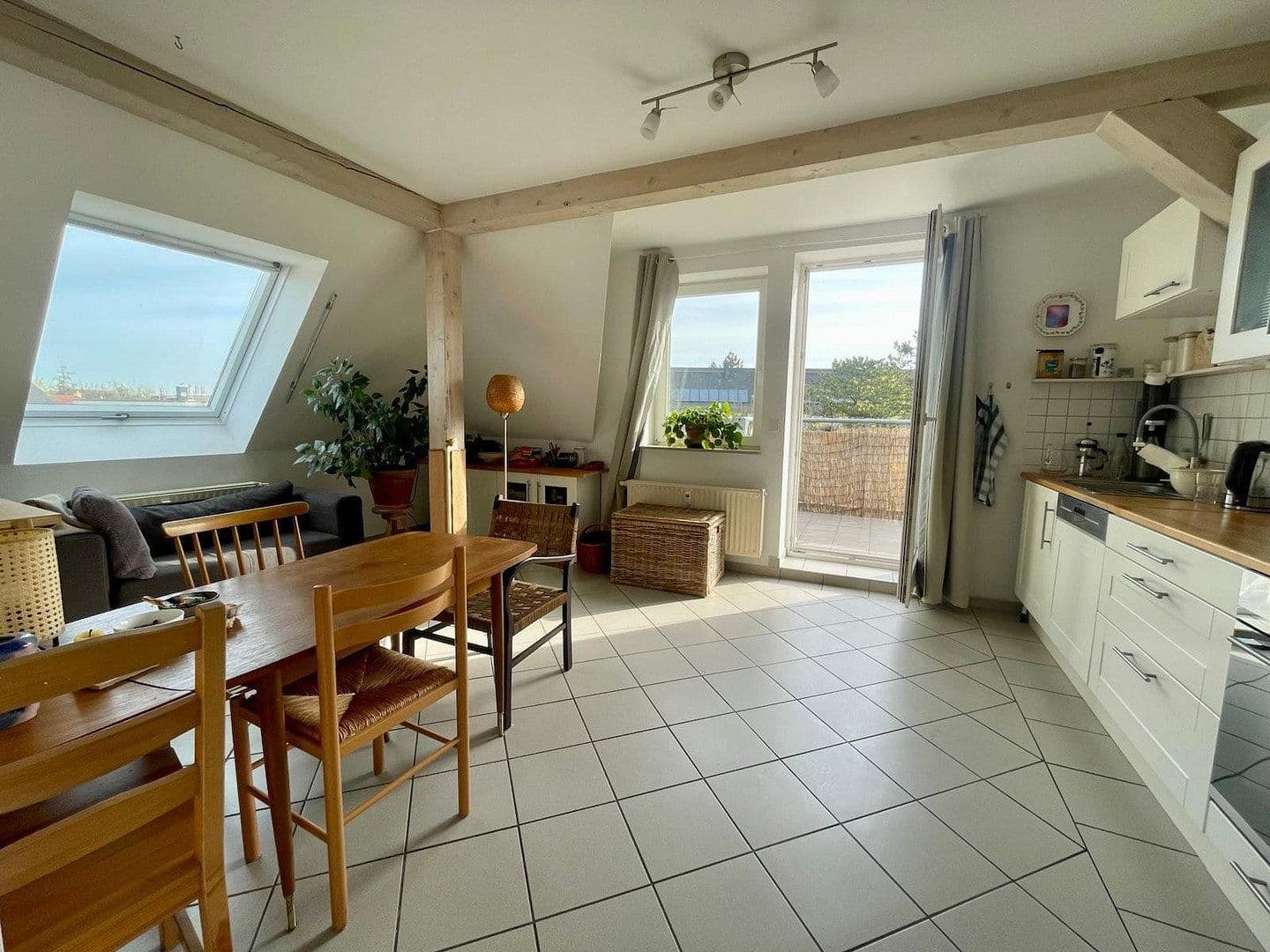 Prenájom bytu 3-izbový 105 m², Markkleeberg, Sasko Prenájom bytu 3-izbový 105 m², Markkleeberg, Sasko